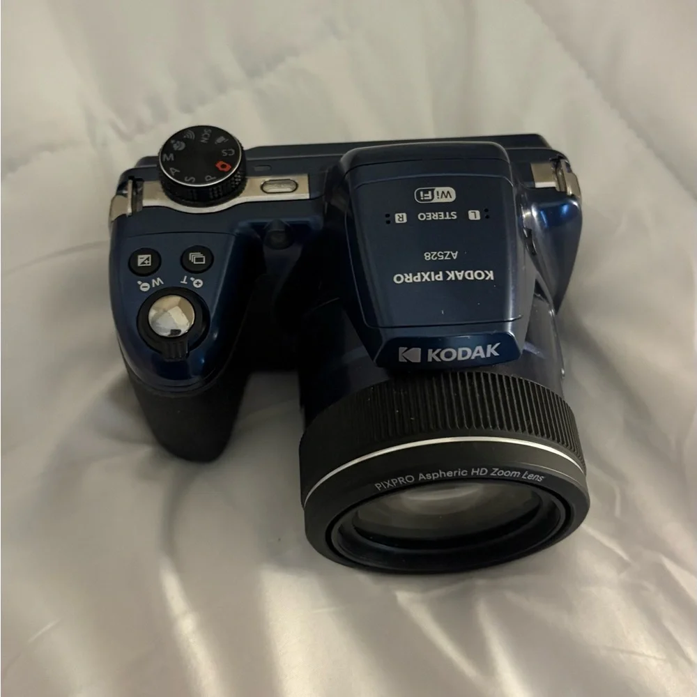 Kodak Dark Blue Compact Digital Camera with Large Zoom Lens